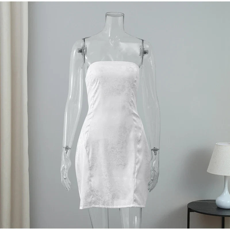 שמלת מיני סטרפלס בעיטור רקמת איורי פרחים ופפיון - חימנה