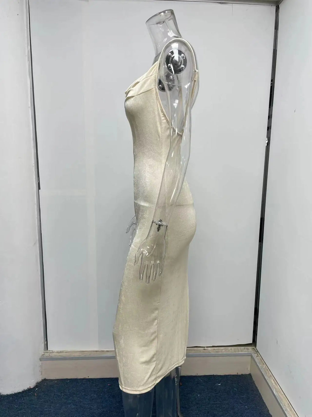 שמלת מידי קיצית סרוגה בעיטור שסע - סמייל