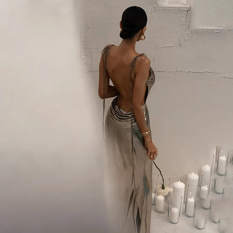 שמלת מקסי בגוון ברונזה מטאלי בעיצוב קשירה בכתפיות גב פתוח - ננסי