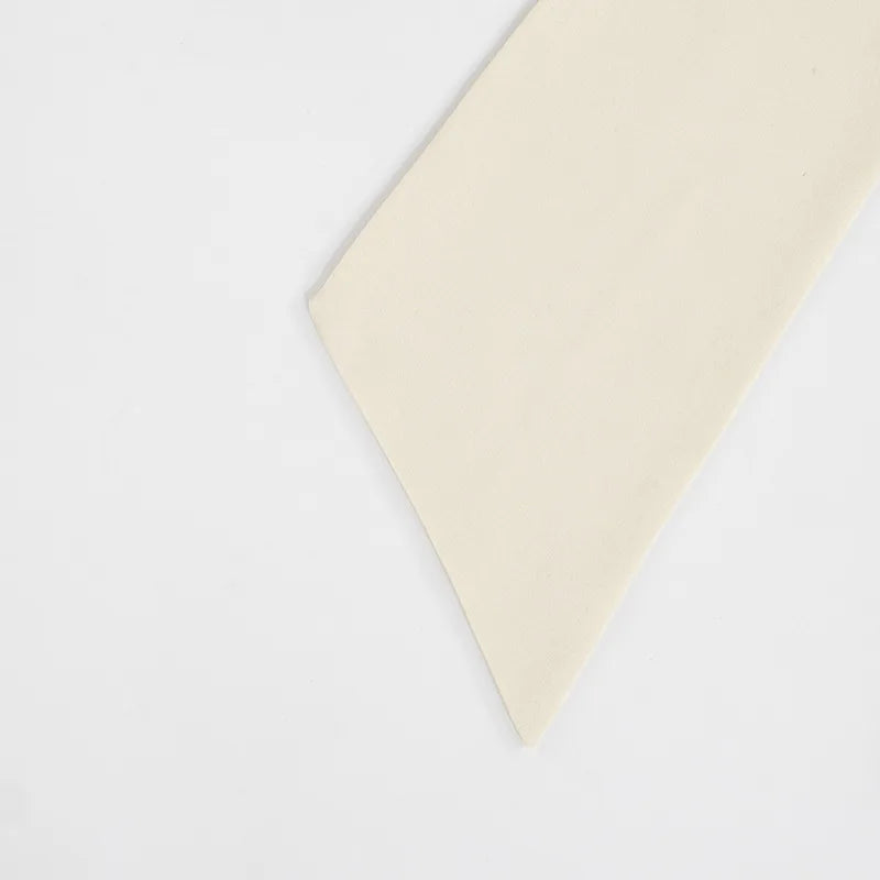 שמלת מיני סאטן מחשוף V בעיטור צעיף תואם - קרינה