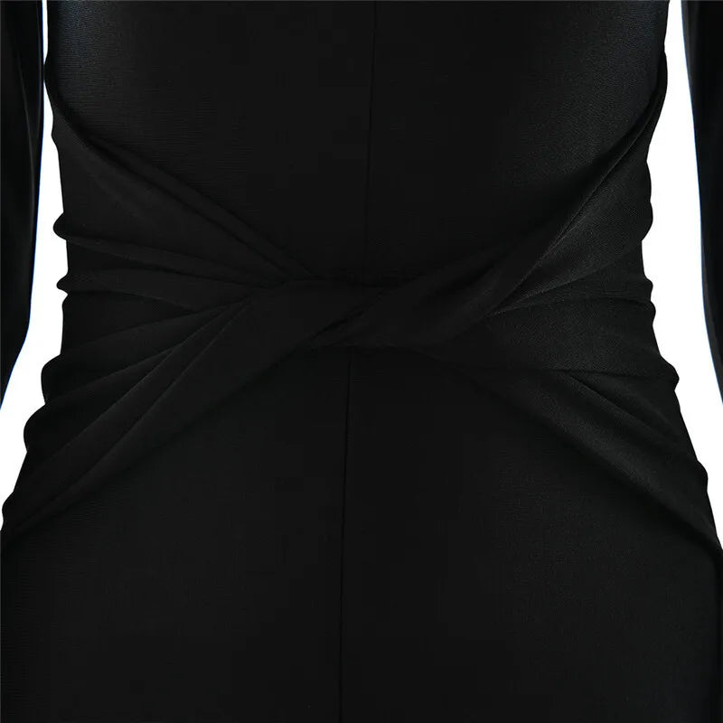 אוברול צמוד ארוך בד מחטב בעיצוב מחשוף V עמוק בעיטור קרוס - לייני