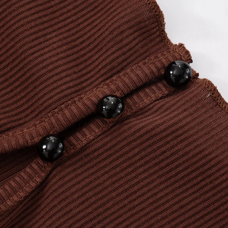 סט שני חלקים סרוג מכנסיים קצרים וחולצת גולף בעיצוב שסע - נארה