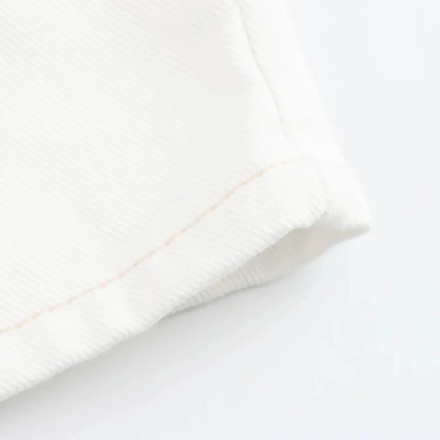 חליפת דנים שני חלקים לבנה מכנס חצאית ובלייזר מכופתר צווארון פולו  -  ג'נסיס