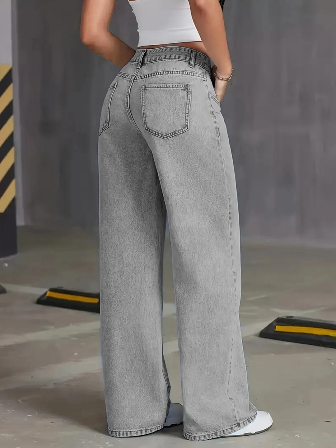 Mid-waisted jeans, LOOSE style