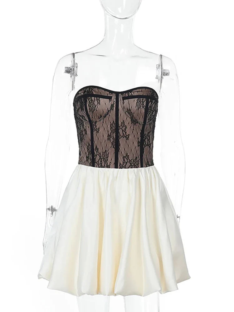 שמלת מיני סטרפלס בגזרת בלון בעיצוב מחוחך תחרה - Amari