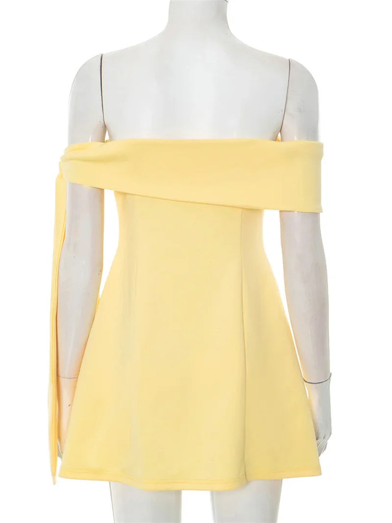 שמלת מיני בגזרת A כתפיים חשופות בעיטור קשירה - שלי