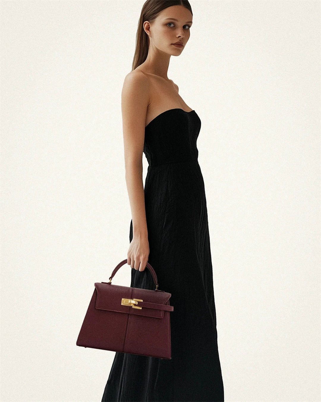 Leather bag with luxury design