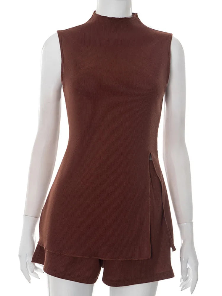 סט שני חלקים סרוג מכנסיים קצרים וחולצת גולף בעיצוב שסע - נארה