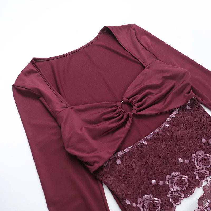 שמלת מיני צמודה בעיטור פתחים ותחרה - מיקה