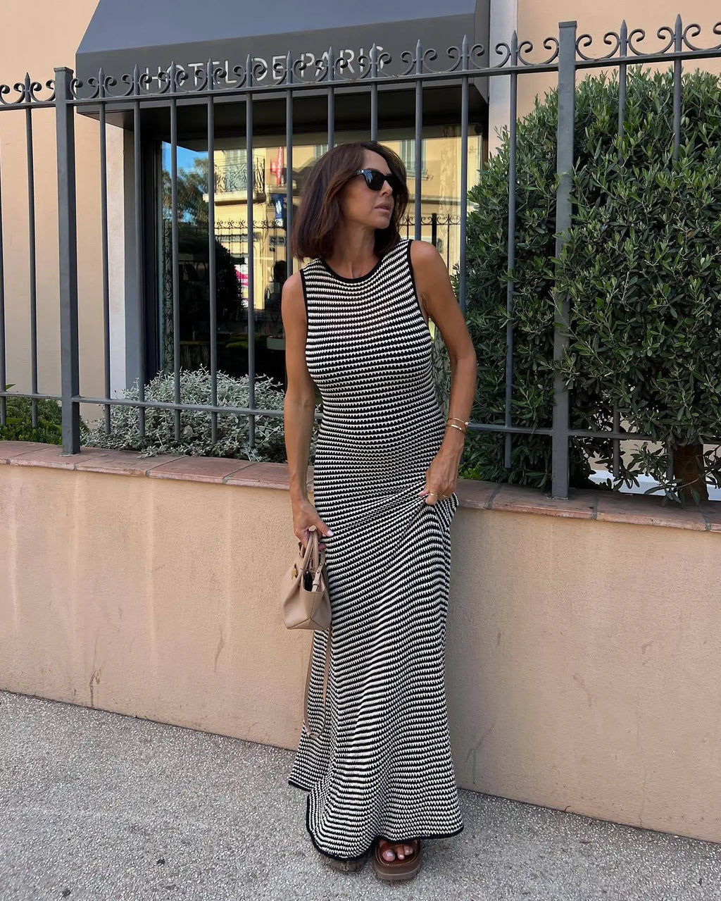 שמלת מקסי סרוגה פסים שחור לבן - אריקה
