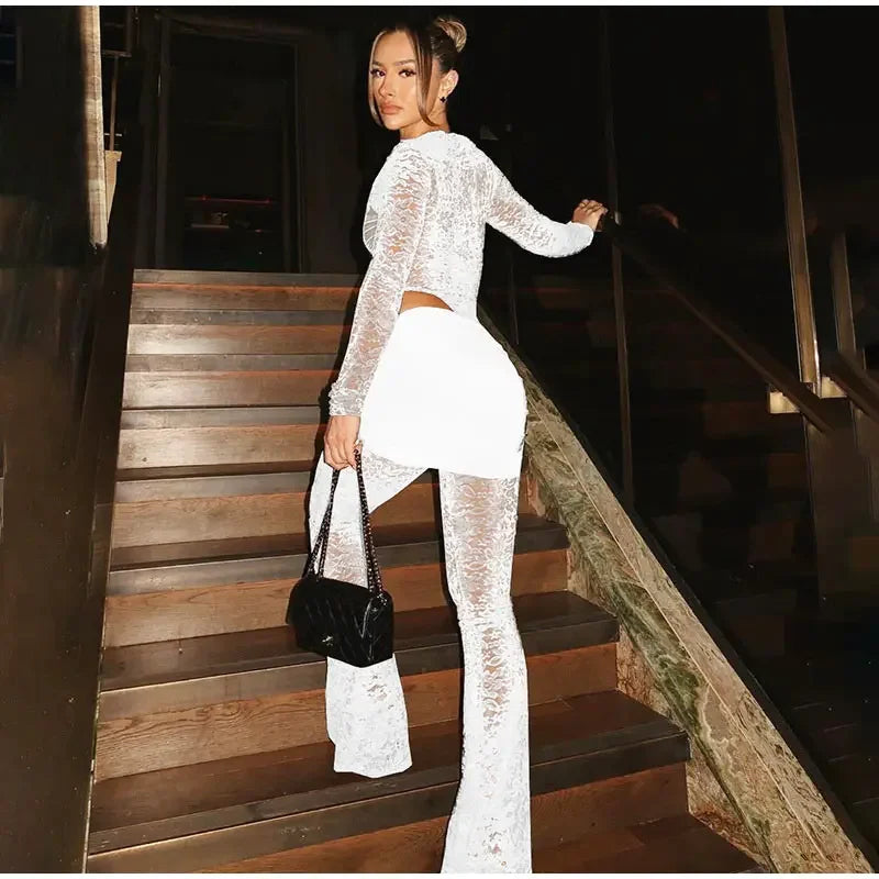 חליפת תחרה שני חלקים בגד גוף ומכנסיים ארוכים בעיטור חצאית מיני  - Meadow