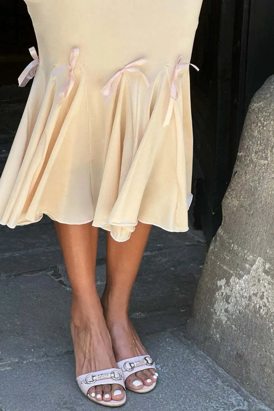 שמלת מידי בגזרת בת ים בעיטור פפיונים כתפיות נופלות - Maren