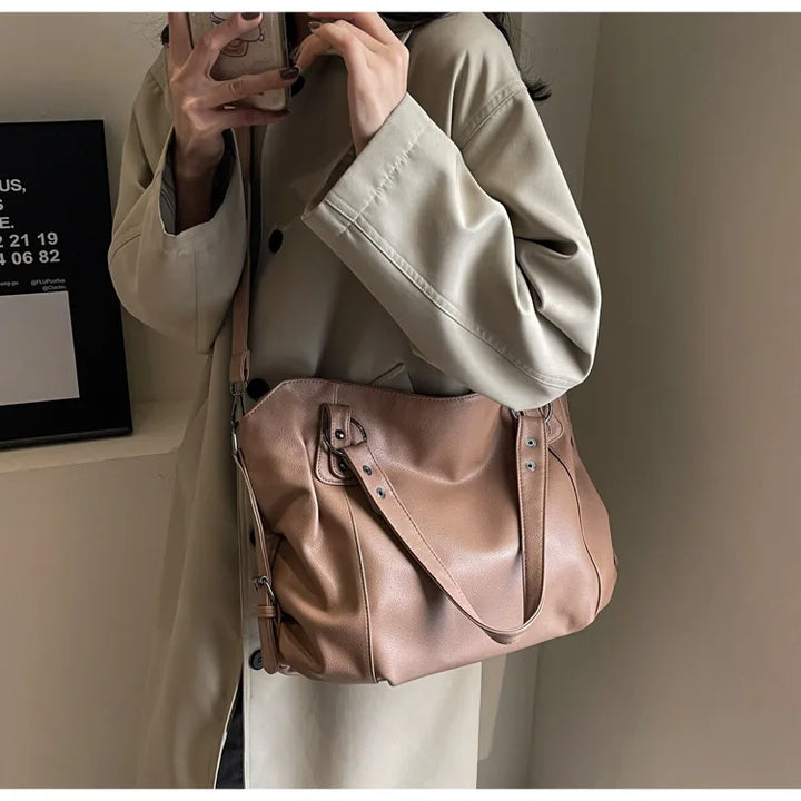 Retro design faux leather bag