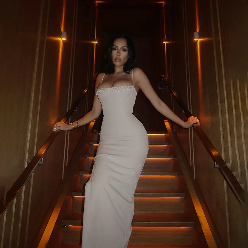 שמלת מידי בד מחטב בעיטור חרוזים בעיצוב שסע - ברברה