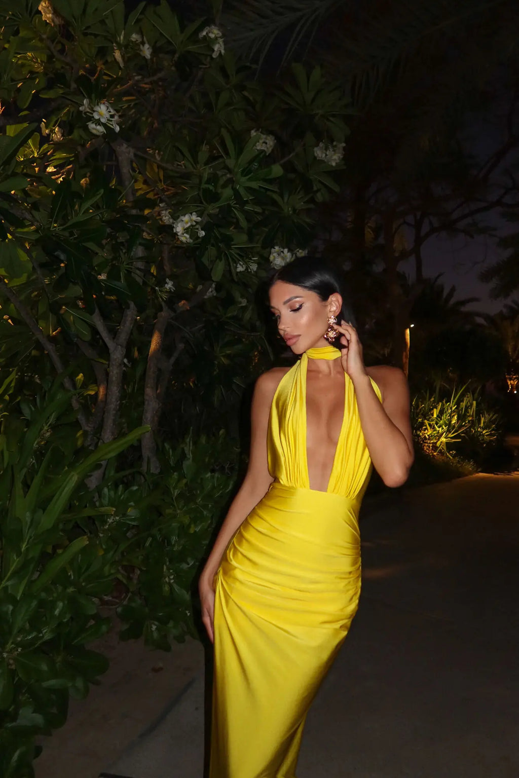 שמלת מקסי סאטן אלגנטית מחשוף עמוק קשירה בצוואר גב פתוח - SUN