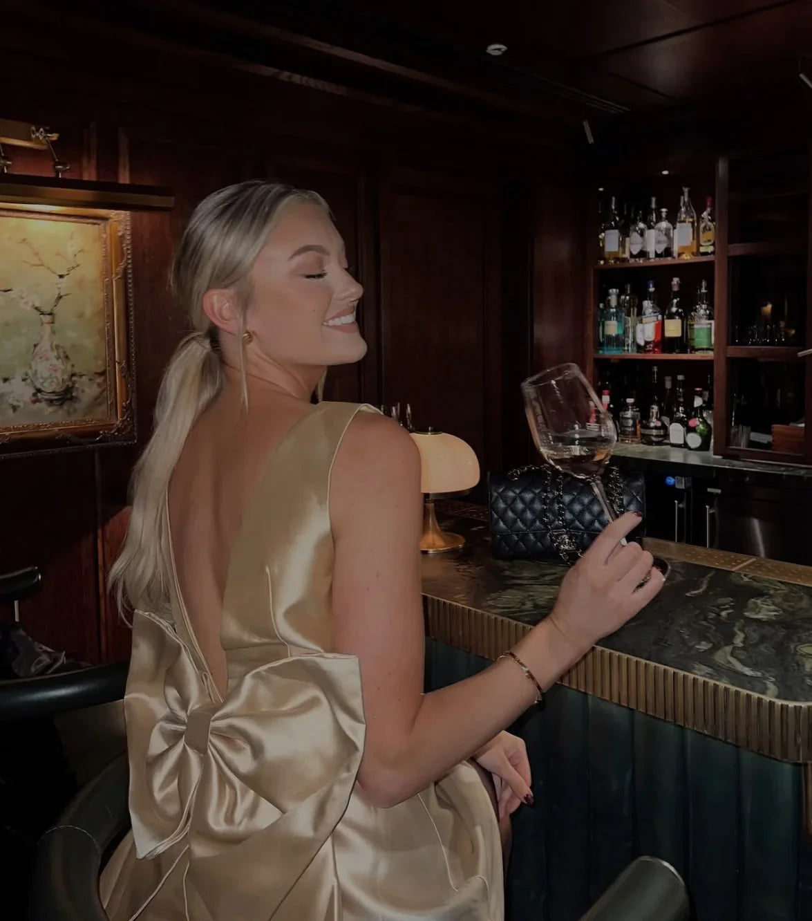 שמלת מיני סאטן בגזרת A בעיטור פפיון בגב - Faye