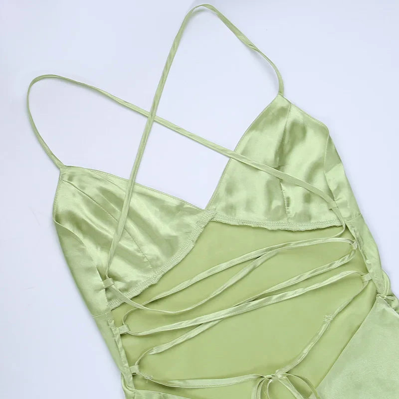 שמלת מקסי סאטן בעיצוב שסע וקשירות בגב - לואן