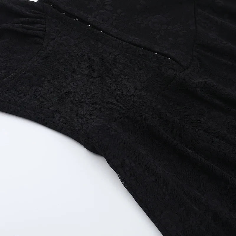 שמלת מיני תחרה סגירת סיכות בגזרת A - Amaris