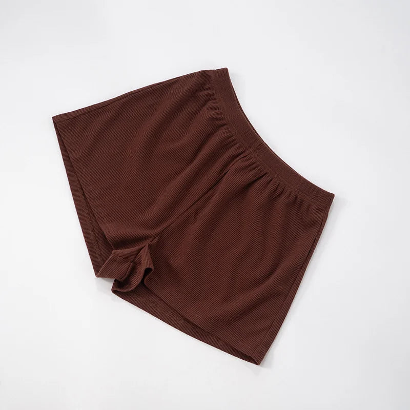 סט שני חלקים סרוג מכנסיים קצרים וחולצת גולף בעיצוב שסע - נארה