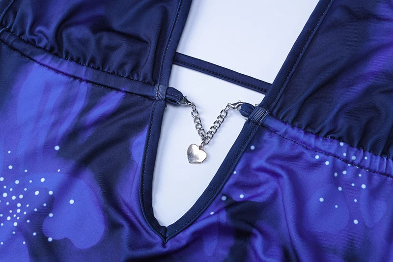 שמלת מקסי בהדפס פרחים קשירה בצוואר בעיטור שרשרת בחזה בעיצוב גב פתוח ומחשוף V  - בלוברי