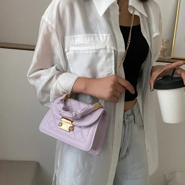 Faux leather handbag combined with chain strap