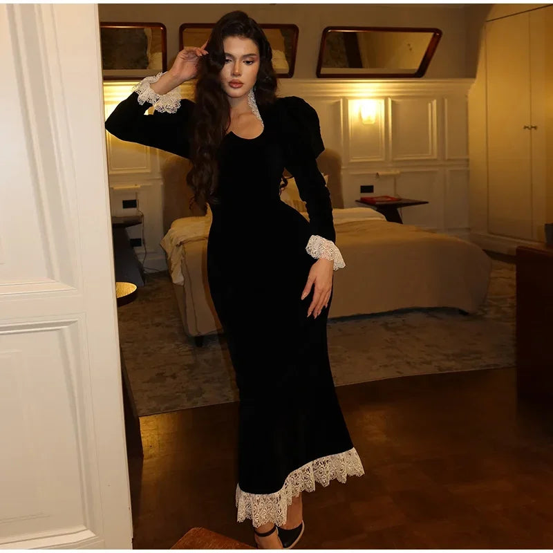 שמלת מקסי קטיפה בעיטור תחרה  - Saylor