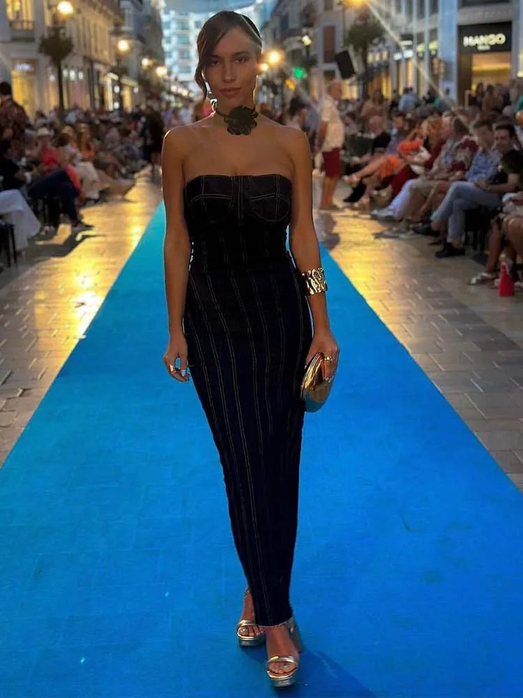 שמלת סטרפלס ג'ינס מקסי צמודה בעיצוב פסים - רוני לי