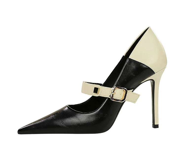 נעלי עקב שפיץ דמוי עור בעיטור אבזם - MARGARET