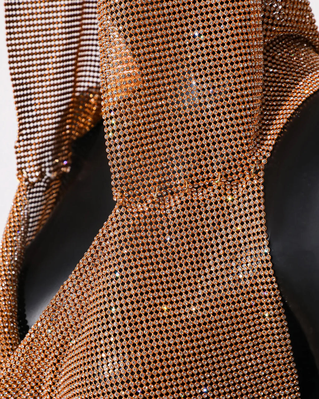 טופ זרקונים מנצנץ בעיצוב כובע גב פתוח - Willow