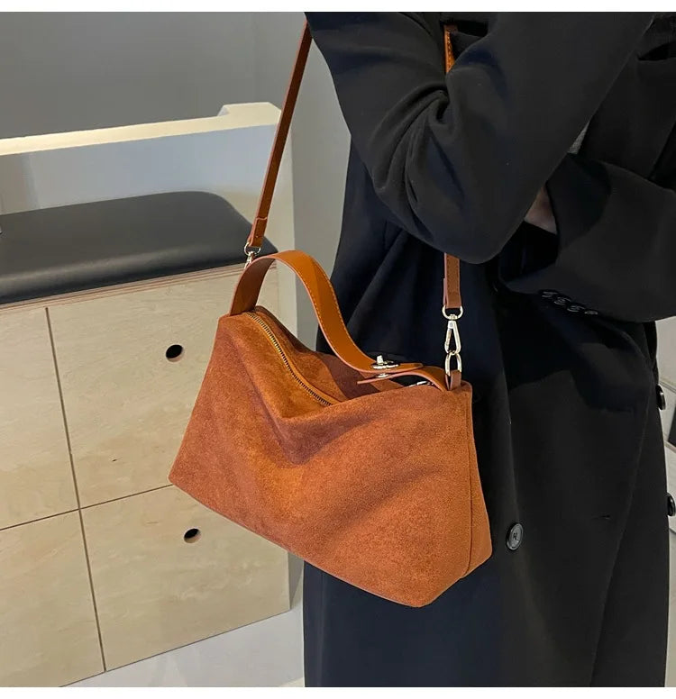 Suede bag with classic design