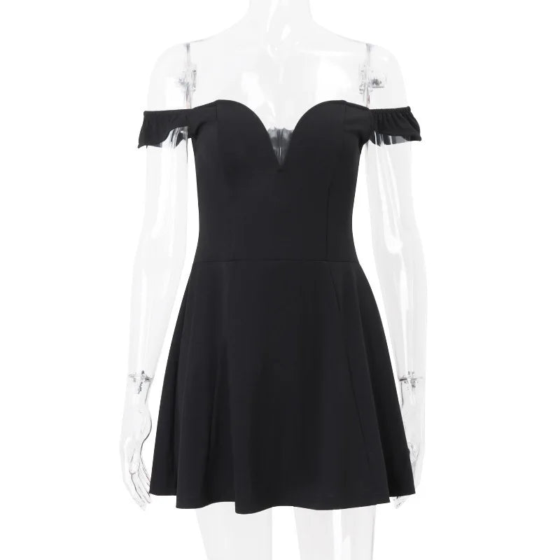 שמלת מיני בגזרת A כתפיים חשופות מחשוף V - AMOR