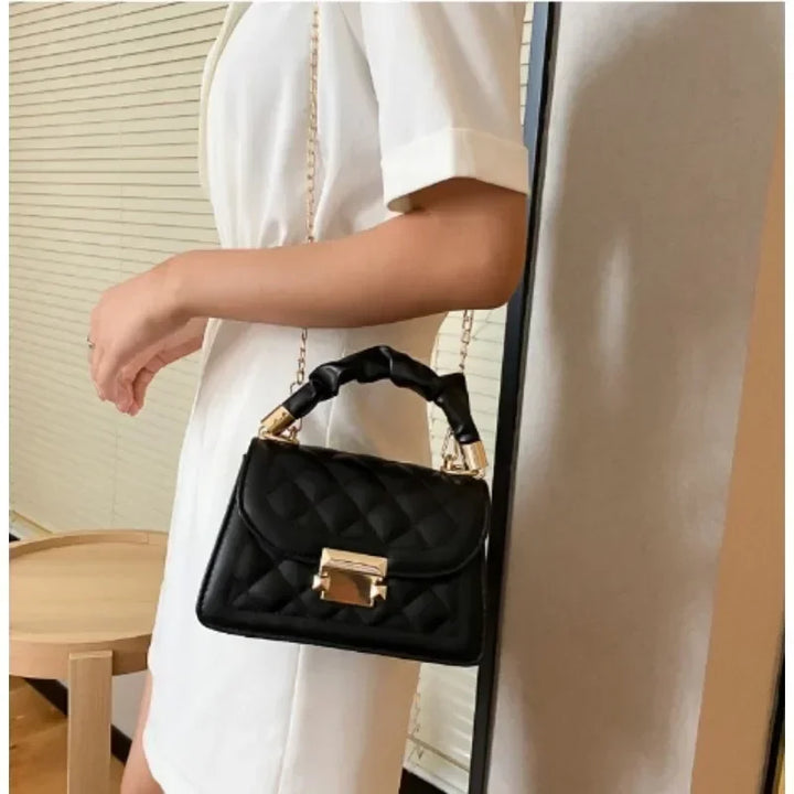 Faux leather handbag combined with chain strap