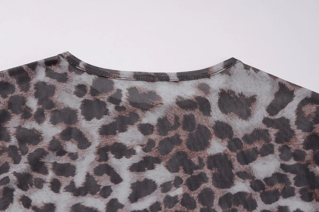 שמלת מיני שיפון מנומרת בעיצוב תחתית אטומה - LEO