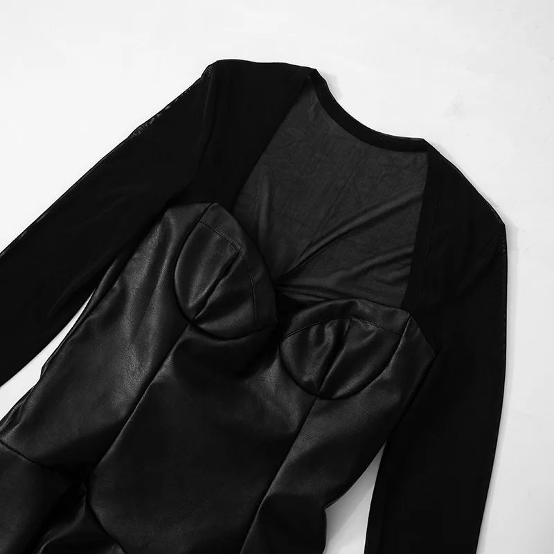 שמלת מיני דמוי עור בגזרת A שרוולי רשת - אופק