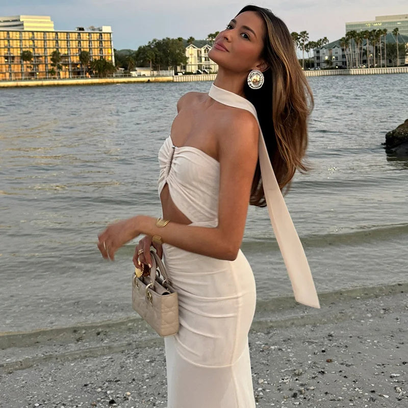 שמלת מקסי סטרפלס כיווצים בעיצוב פתח ורשת בעיטור אבזם וצעיף תואם - טולום