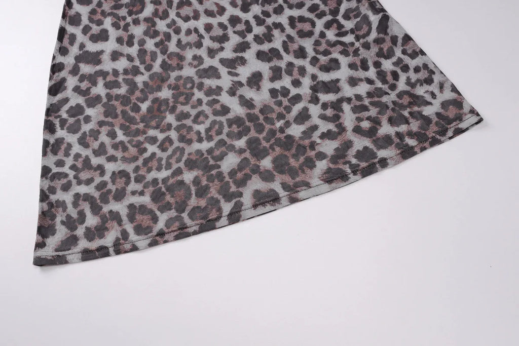 שמלת מיני שיפון מנומרת בעיצוב תחתית אטומה - LEO