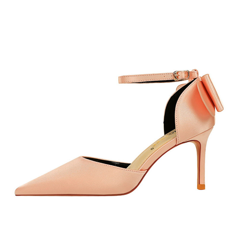 נעלי עקב שפיץ בד משי בעיטור פפיון - BIANCA