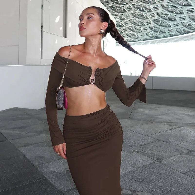 סט שני חלקים טופ כתפיים חשופות בעיטור אבזם וחצאית מקסי גזרה גבוהה - מריאלה