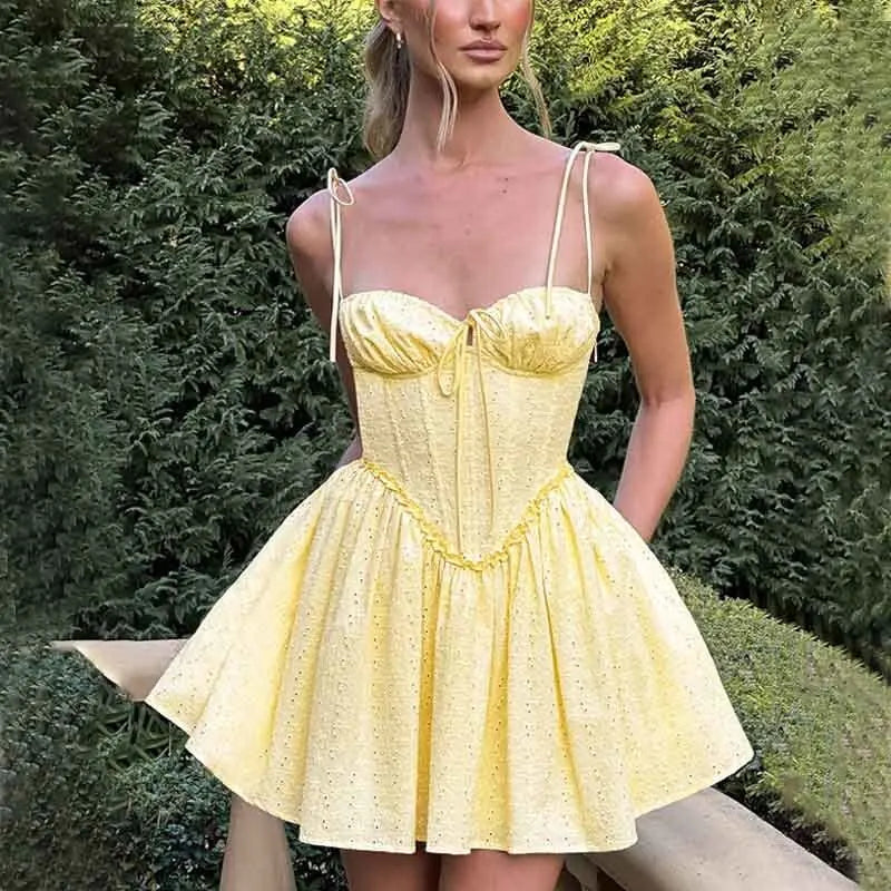 שמלת מיני בגזרת A בעיטור רקמה קשירה בכתפיות - GAYA