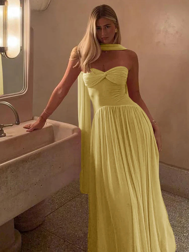 שמלת מקסי סטרפלס שיפון בעיצוב כיווצים בעיטור צעיף תואם - מיה