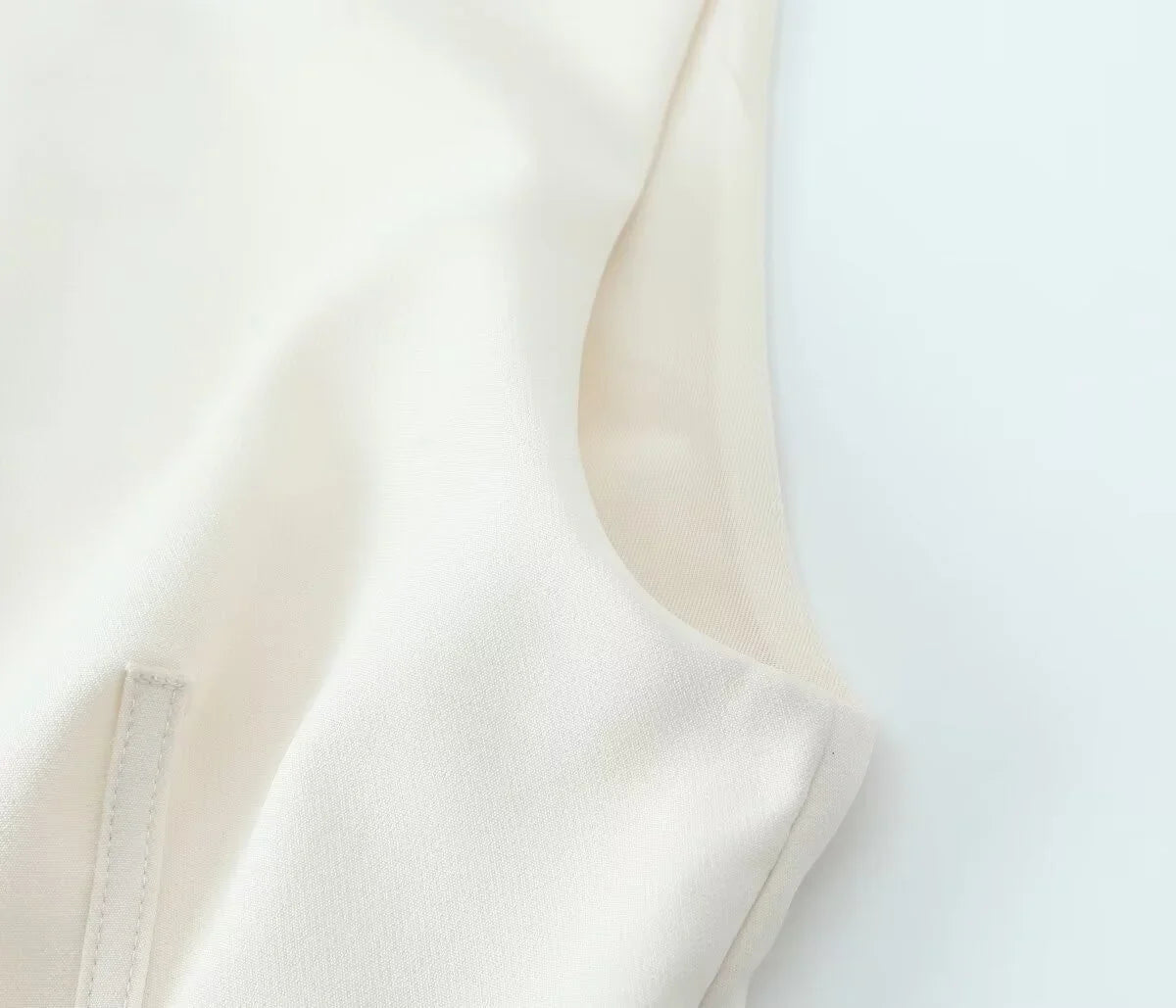 שמלת מיני מחויטת בשילוב חגורה תואמת  - סרינה