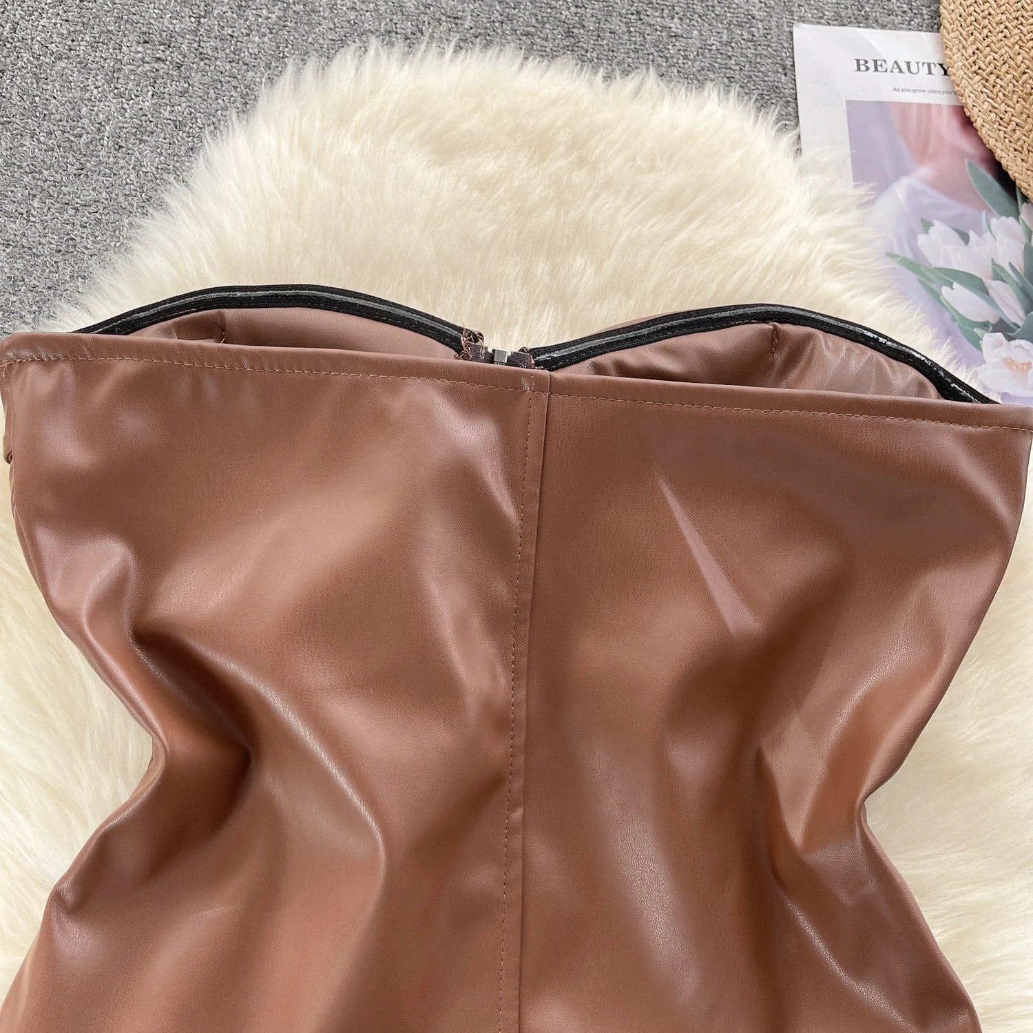 מחוך סטרפלס דמוי עור סגירת רוכסן קדמי - Carter