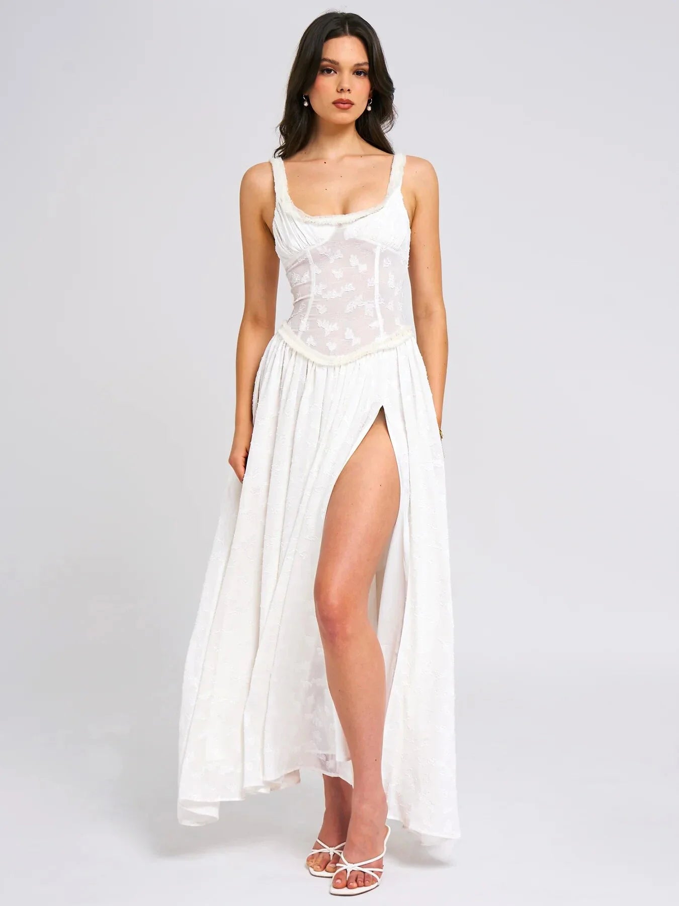 שמלת מקסי שיפון בעיטור רקמת פרחים בגזרת A בעיצוב שסע - Alejandra