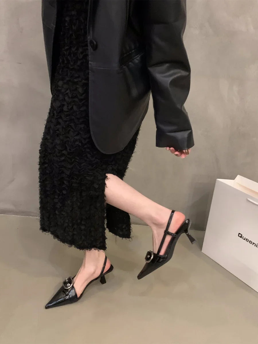 נעלי עקב שפיץ דמוי עור בעיטור חגורת אבזם - פנלופה