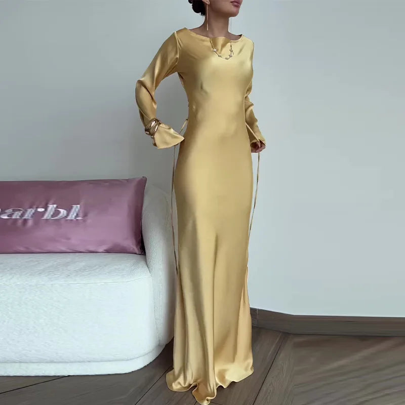 שמלת מקסי סאטן קשירה בגב להצמדה במותן - אודל