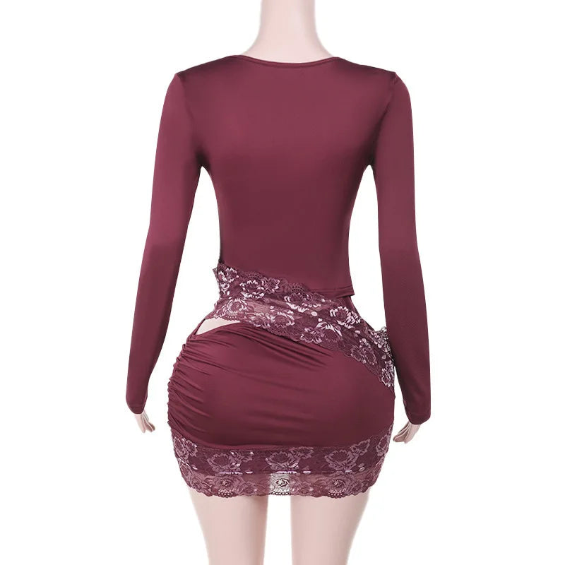 שמלת מיני צמודה בעיטור פתחים ותחרה - מיקה