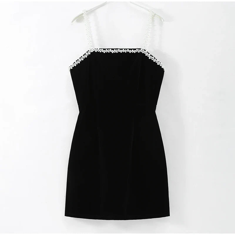 שמלת מיני קטיפה בעיטור פנינים - Vera