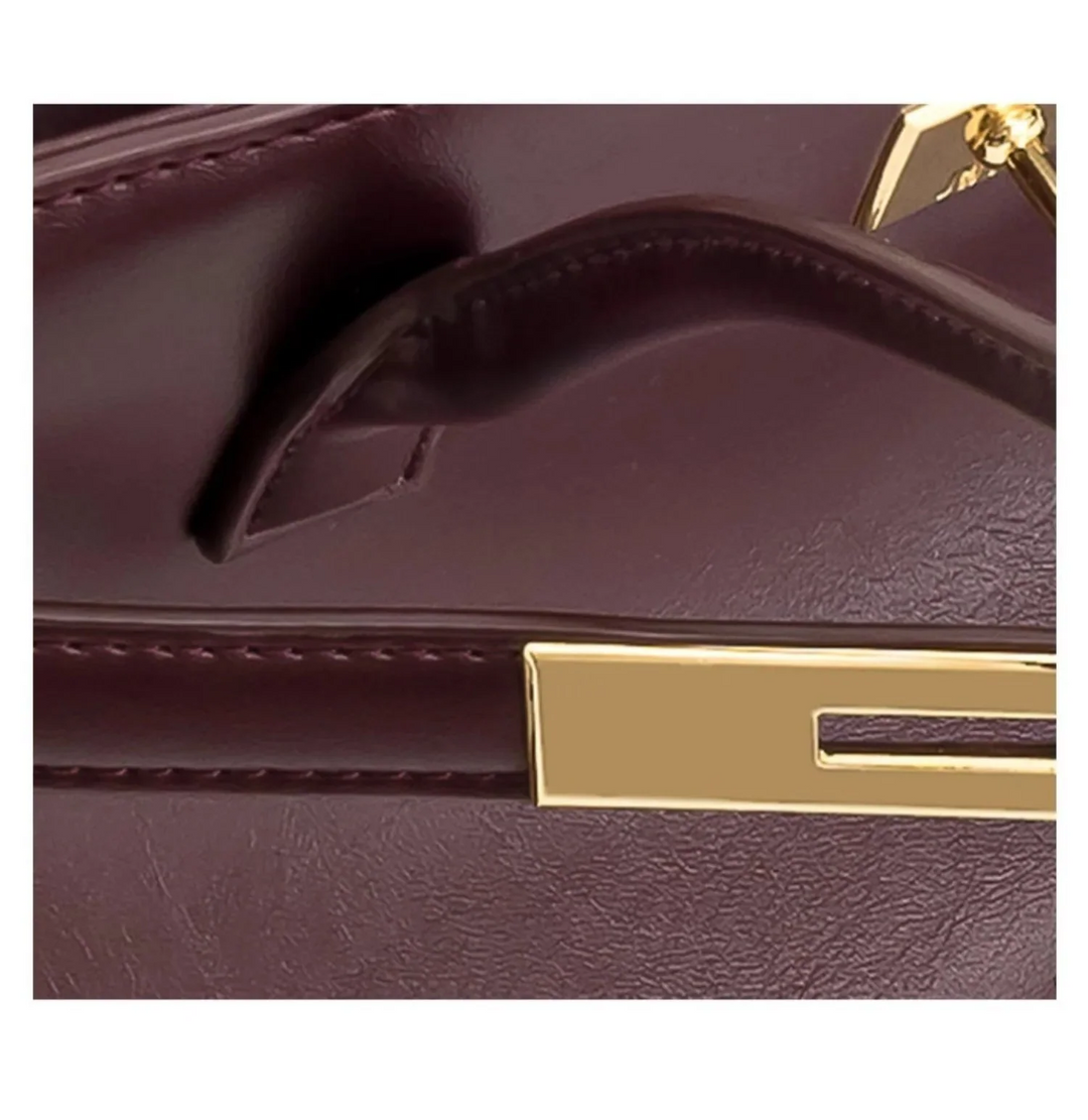 Leather bag with luxury design