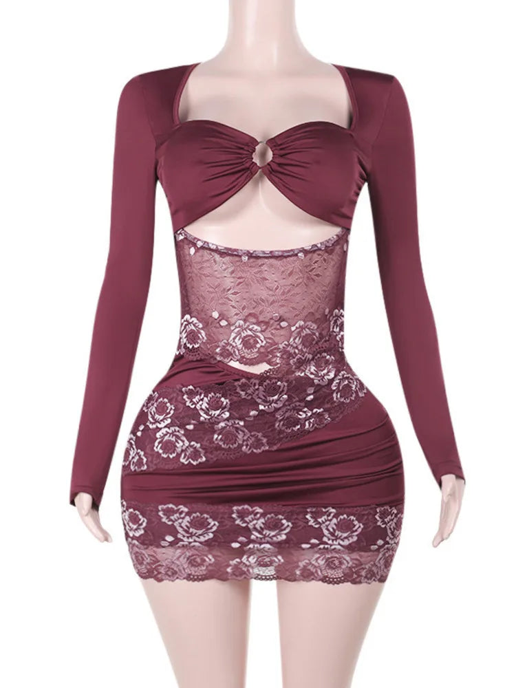 שמלת מיני צמודה בעיטור פתחים ותחרה - מיקה