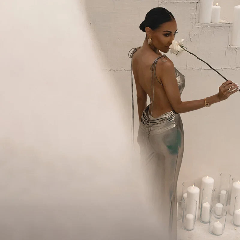 שמלת מקסי בגוון ברונזה מטאלי בעיצוב קשירה בכתפיות גב פתוח - ננסי